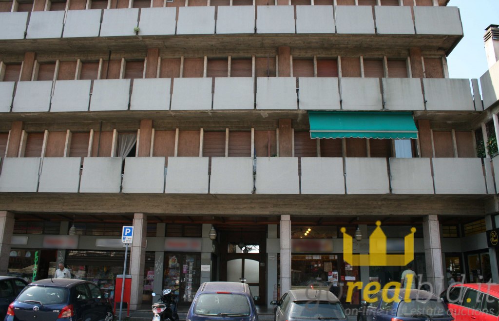 Apartamento com garagem em Varese