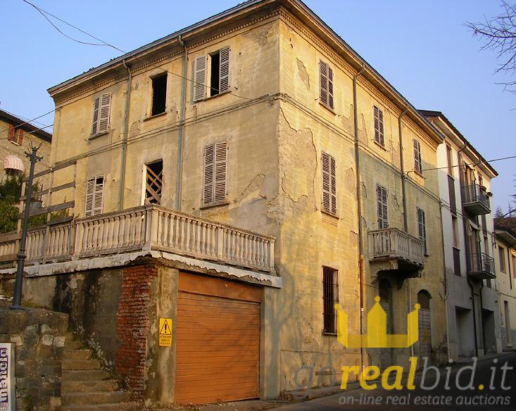 Apartment block for sale in Bettola (PC)