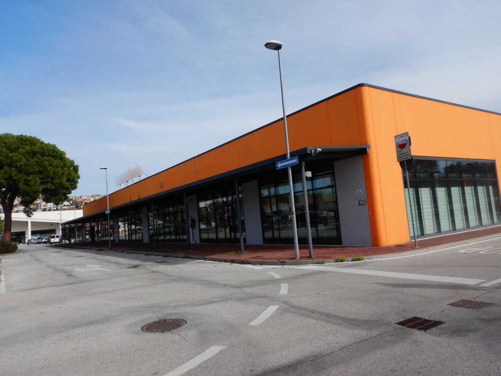 Local comercial em Osimo (AN) - LOTE ALFA 9