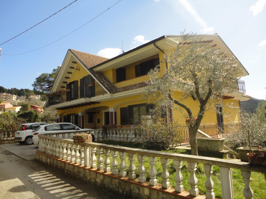 Villa con laboratorio a Montecalvo Irpino (AV) - QUOTA 500/1000 - LOTTO 3