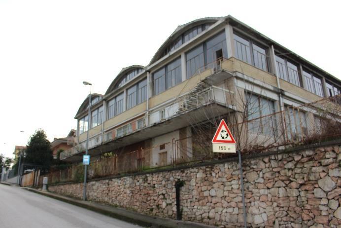 Usine et terrains à Torre San Patrizio (FM)