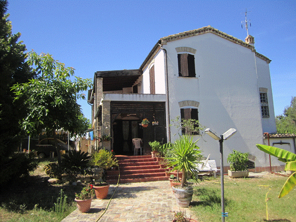 Edificio residenziale con terreni a Roseto degli Abruzzi (TE) - LOTTO 10