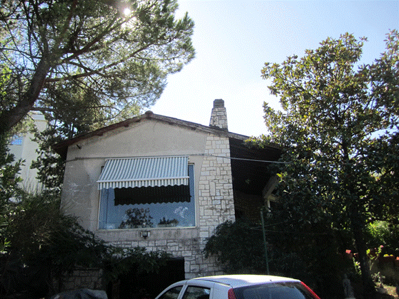 Villa met bijgebouw en grond in Ancona - LOT 11