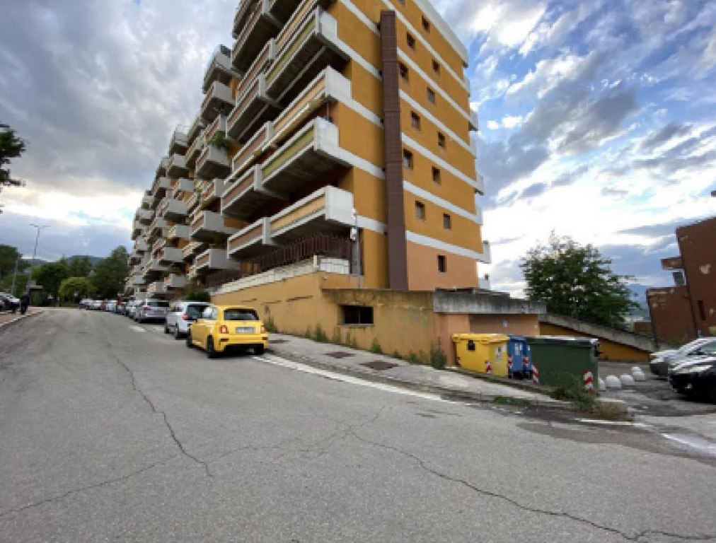 Commerciële ruimtes en magazijn in Folignano (AP) - LOT 11