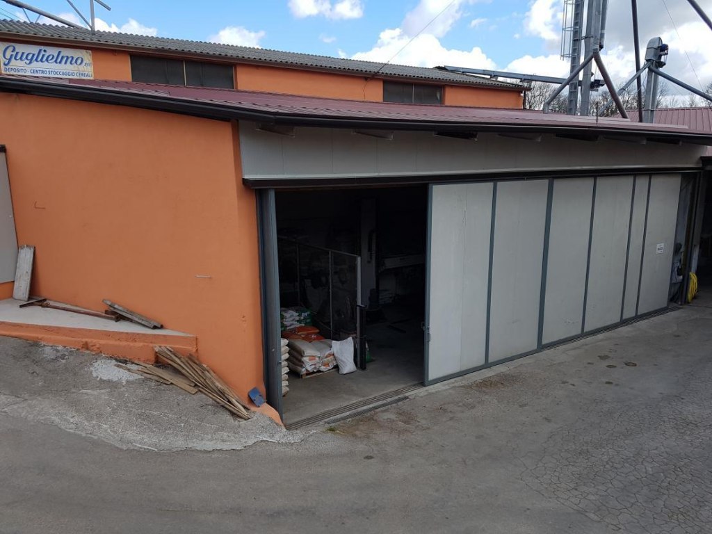 Almacén industrial en Andretta (AV) - LOTE 2