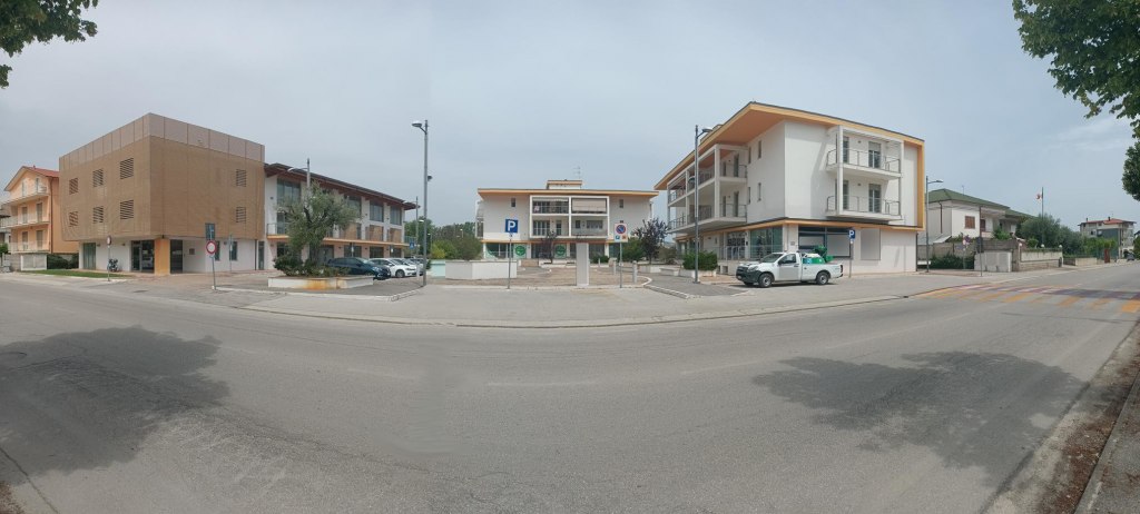 Oficina con garaje, bodega y plaza de aparcamiento al aire libre en Colonnella (TE) - LOTE 7