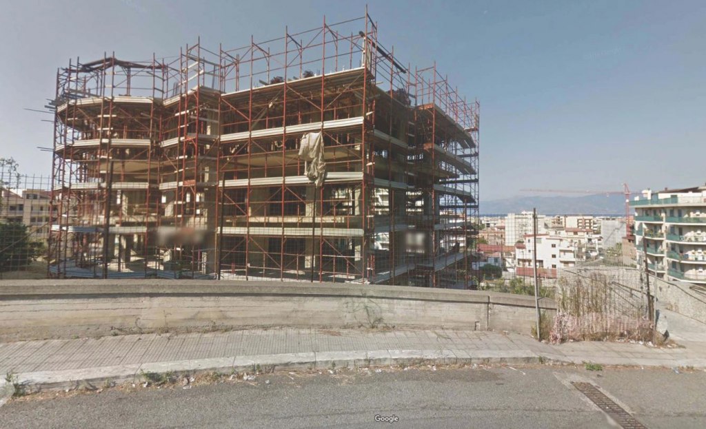 Edificio residenziale in costruzione a Reggio Calabria