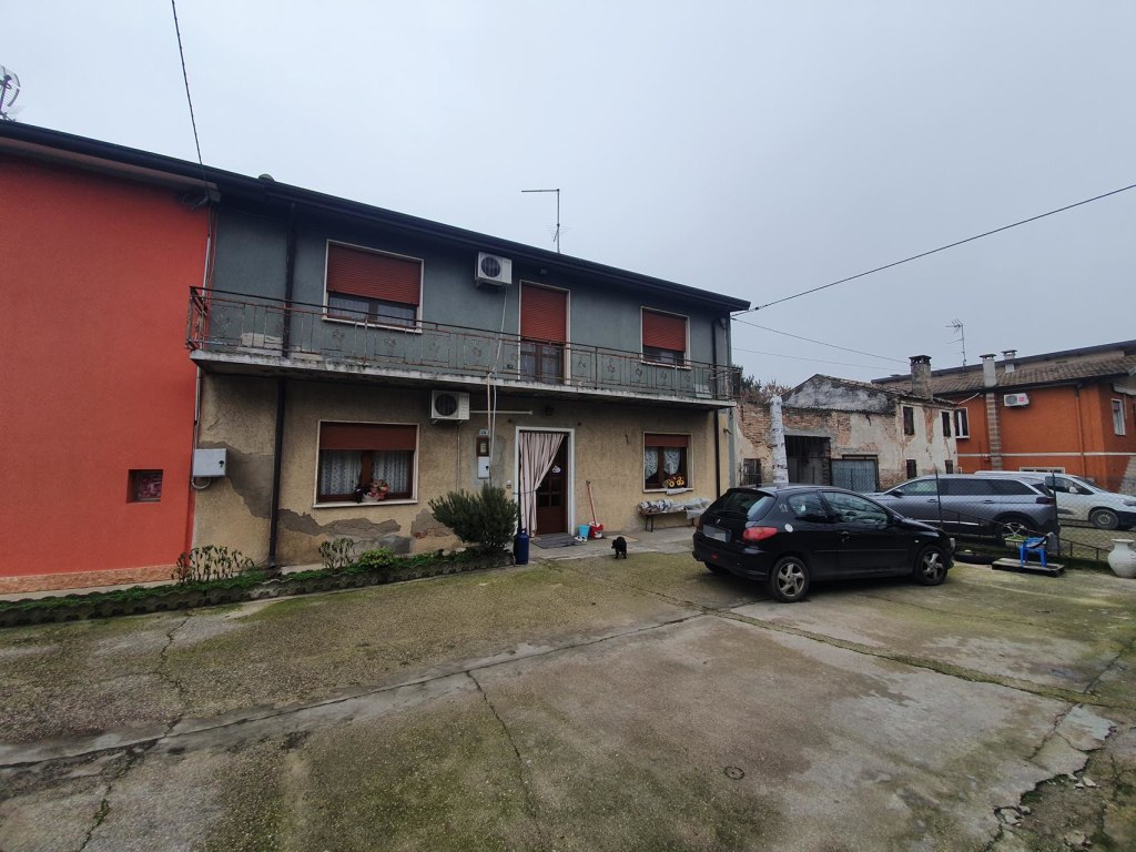 Vivienda con laboratorio en Castagnaro (VR)