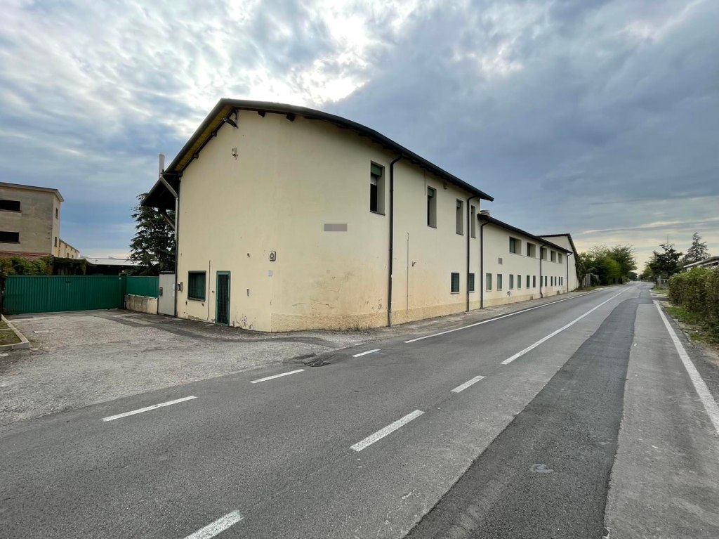 Building complex for artisanal use in Verona