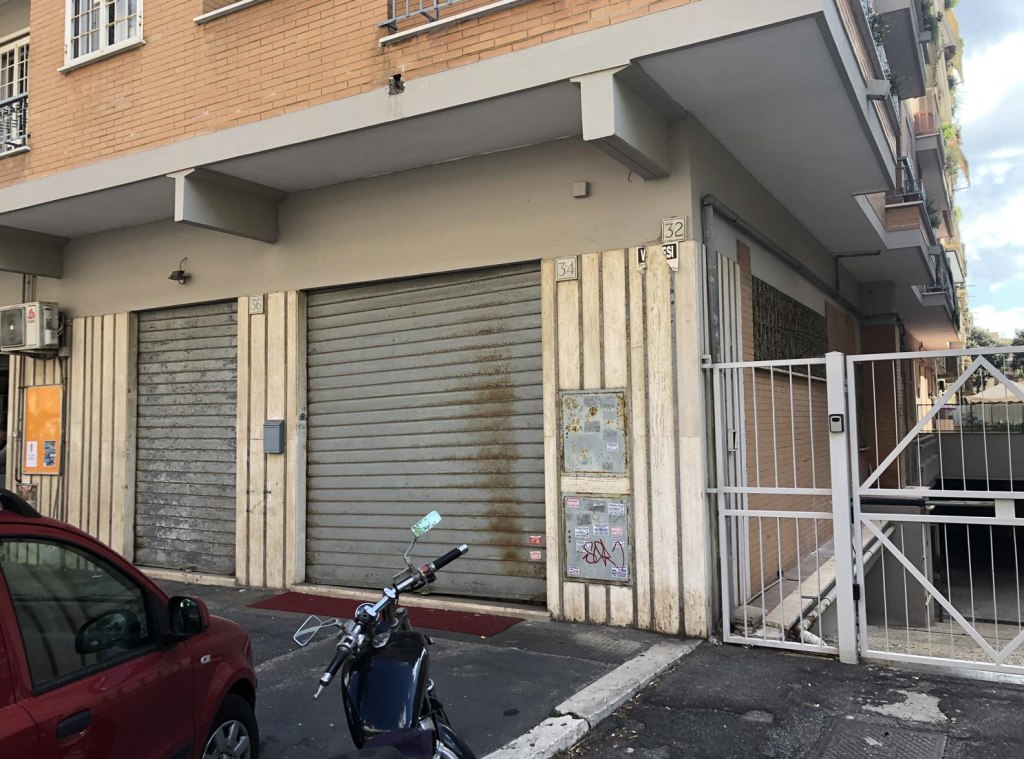 Commercial premises in Lido di Ostia - Roma