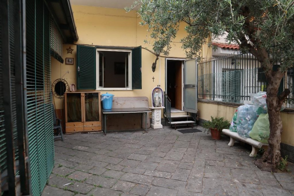 Appartamento con deposito e lastrico a Villaricca (NA) - LOTTO 1