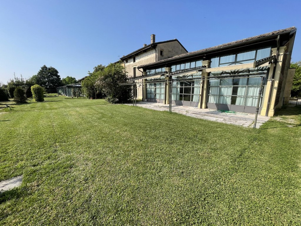 Villa histórica convertida em estrutura de alojamento em San Pietro in Cariano (VR)