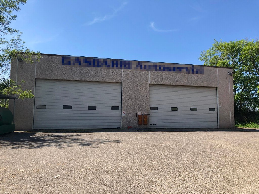 Hangar utilisé comme garage pour autobus à Vetralla (VT)