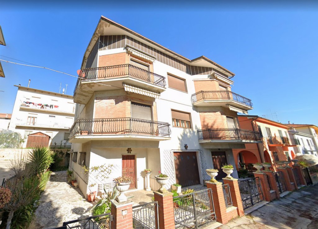 Appartement en garage in Loreto (AN)