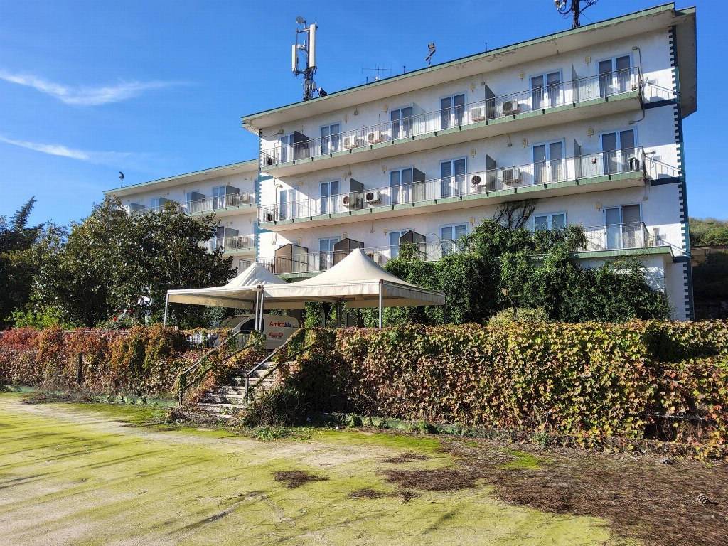 Tennis Hotel – Beherbergungsbetrieb in Pozzuoli (NA) – Unternehmensverkauf