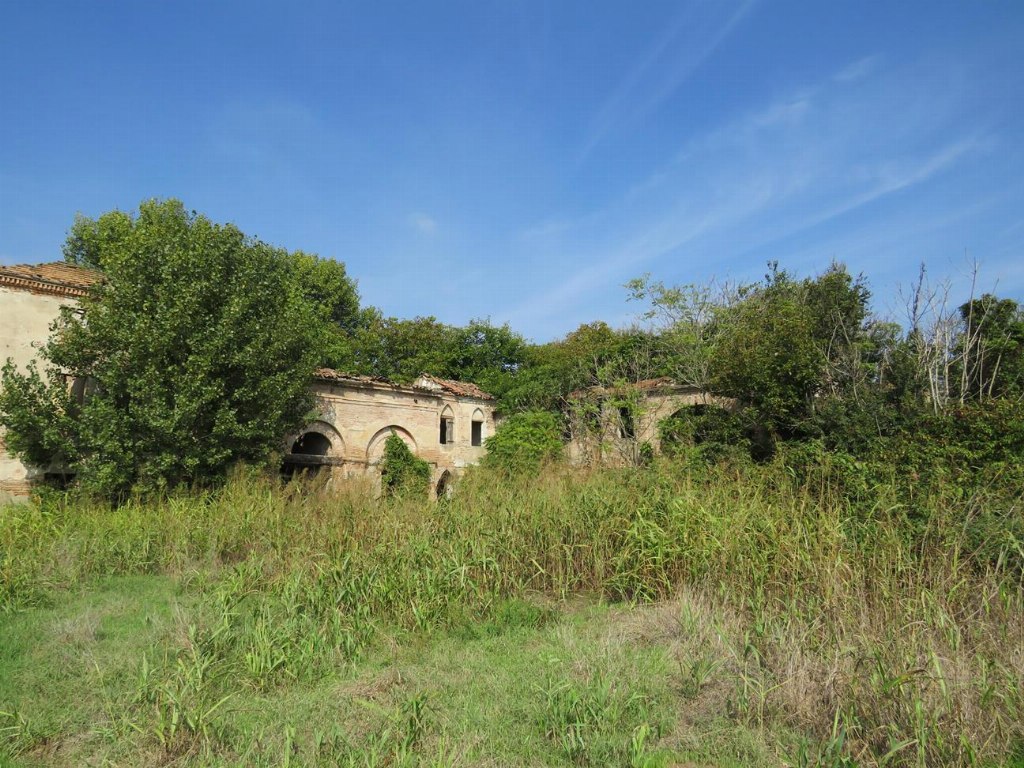 Terreno agricolo e porzione di fabbricato diruto in Castagnaro VR LOTTO B6 00005