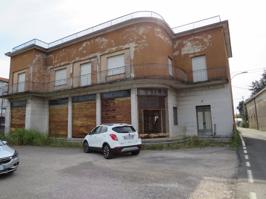 Commercial space with laboratory/warehouse in Casaleone (VR) - LOT B11