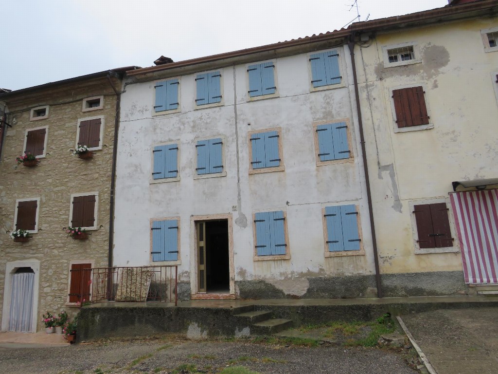 Doppelhaus mit dazugehörigem Grundstück in San Mauro di Saline (VR) - LOT 2