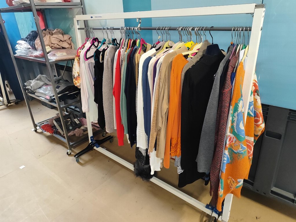 Abbigliamento e Merce Varia 00002 Abbigliamento e Merce Varia 00002