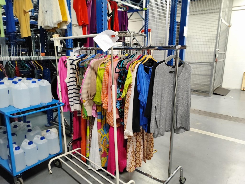 Abbigliamento e Merce Varia 00004 Abbigliamento e Merce Varia 00004