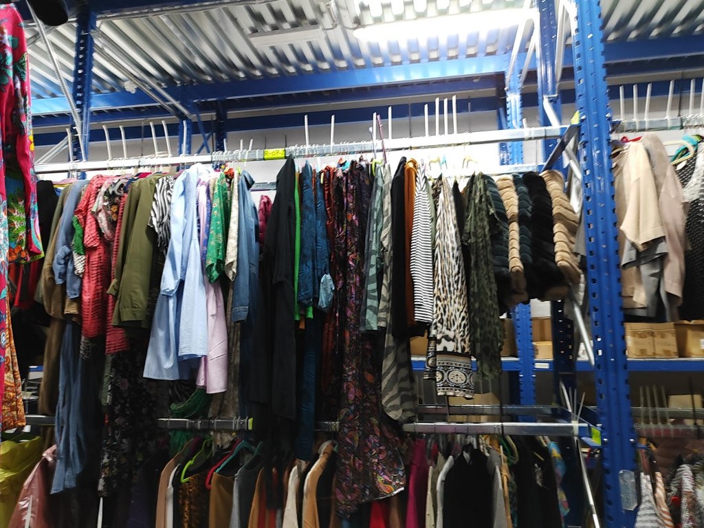 Abbigliamento e Merce Varia 00018 Abbigliamento e Merce Varia 00018