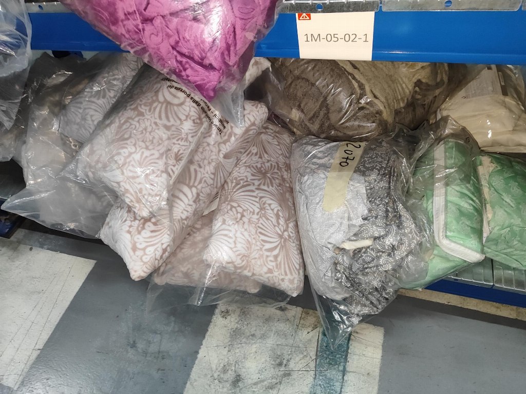Abbigliamento e Merce Varia 00023 Abbigliamento e Merce Varia 00023