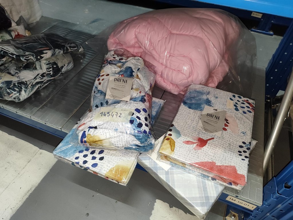 Abbigliamento e Merce Varia 00030 Abbigliamento e Merce Varia 00030