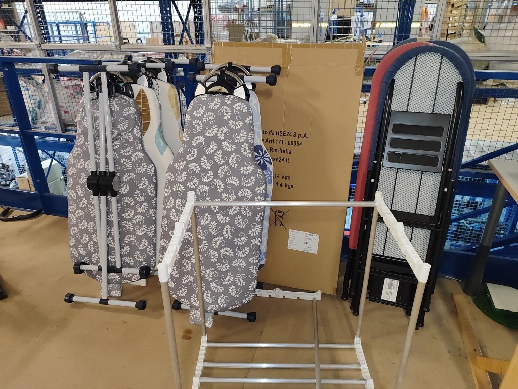 Abbigliamento e Merce Varia 00050 Abbigliamento e Merce Varia 00050