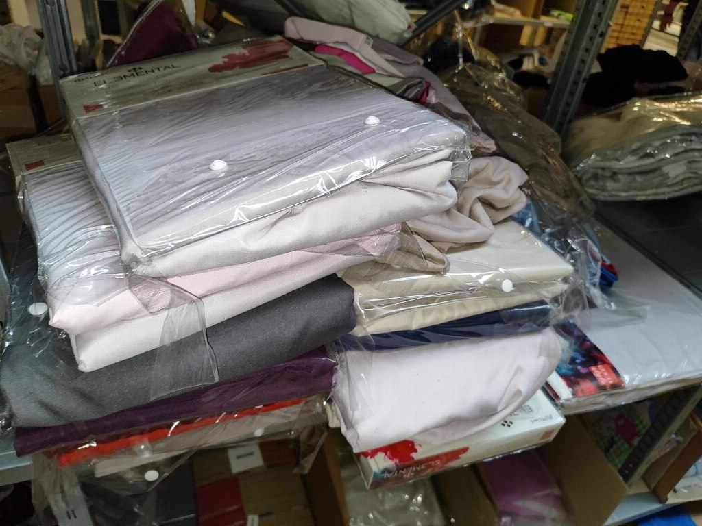 Abbigliamento e Merce Varia 00083 Abbigliamento e Merce Varia 00083