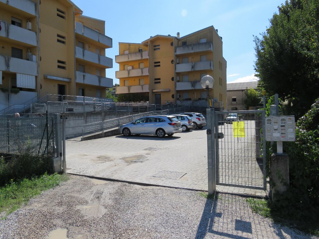 4 lugares de estacionamento e uma garagem em Cerea (VR) - LOTE C2