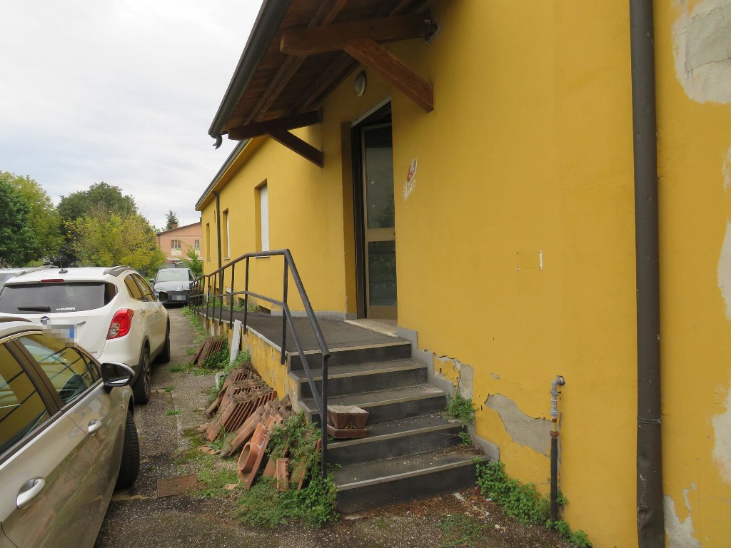 Bureau, entrepôt et zone constructible à Cerea (VR) - LOT C8