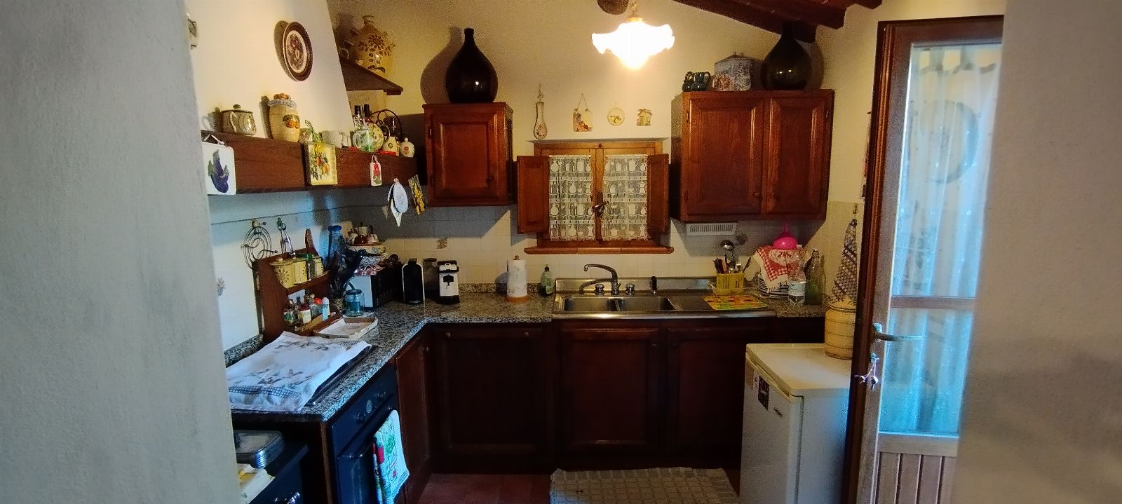 Abitazione con annessi e terreno a Cortona (AR) - LOTTO 1