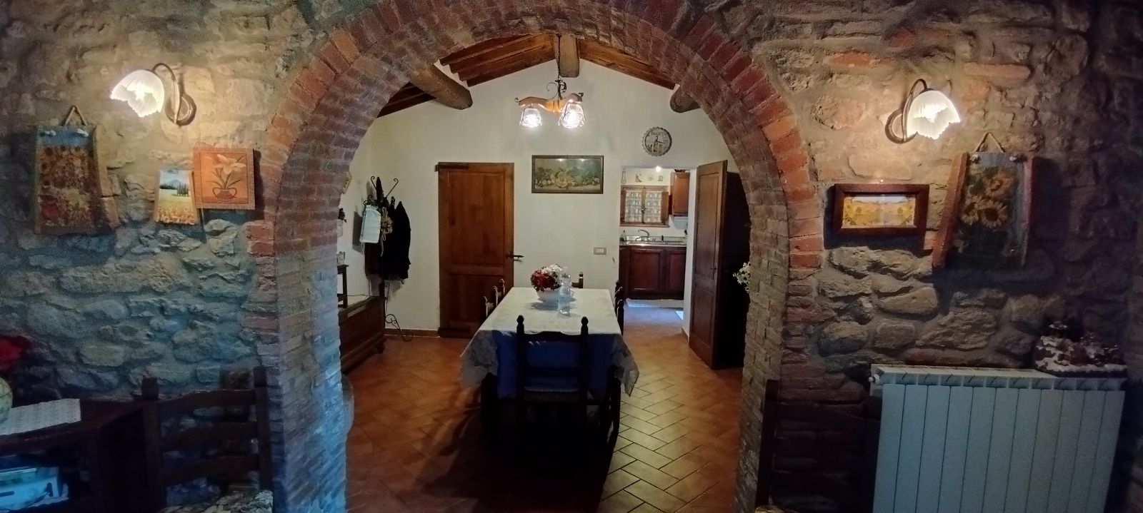 Abitazione con annessi e terreno a Cortona (AR) - LOTTO 1