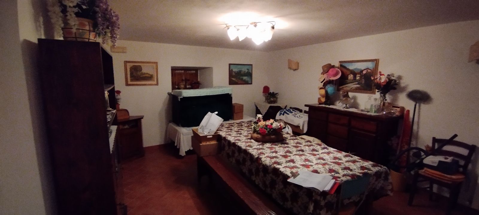 Abitazione con annessi e terreno a Cortona (AR) - LOTTO 1