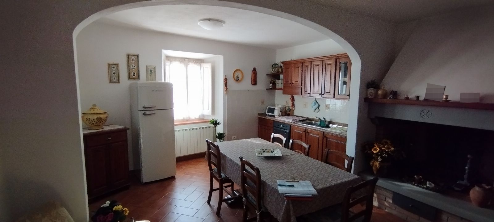 Abitazione con annessi e terreno a Cortona (AR) - LOTTO 1