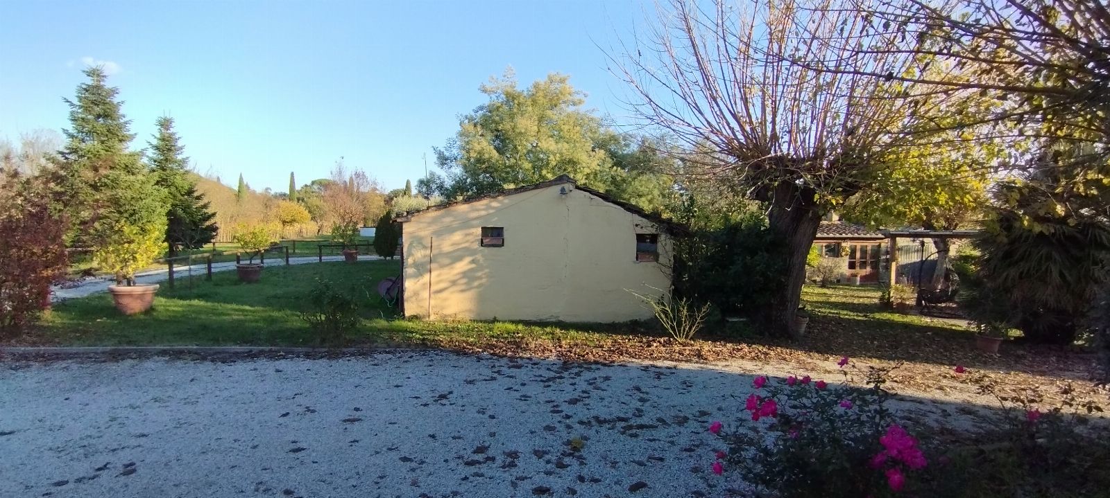 Abitazione con annessi e terreno a Cortona (AR) - LOTTO 1