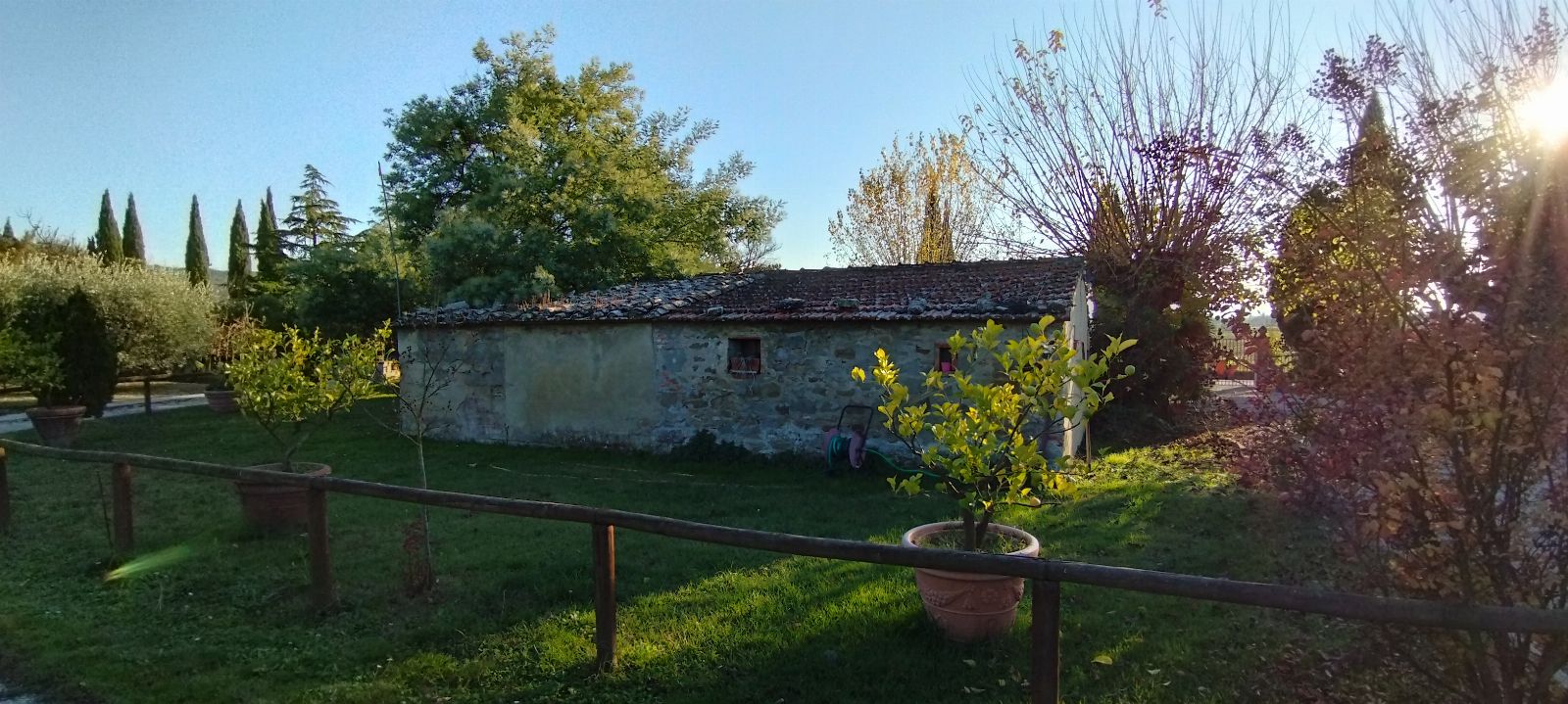 Abitazione con annessi e terreno a Cortona (AR) - LOTTO 1