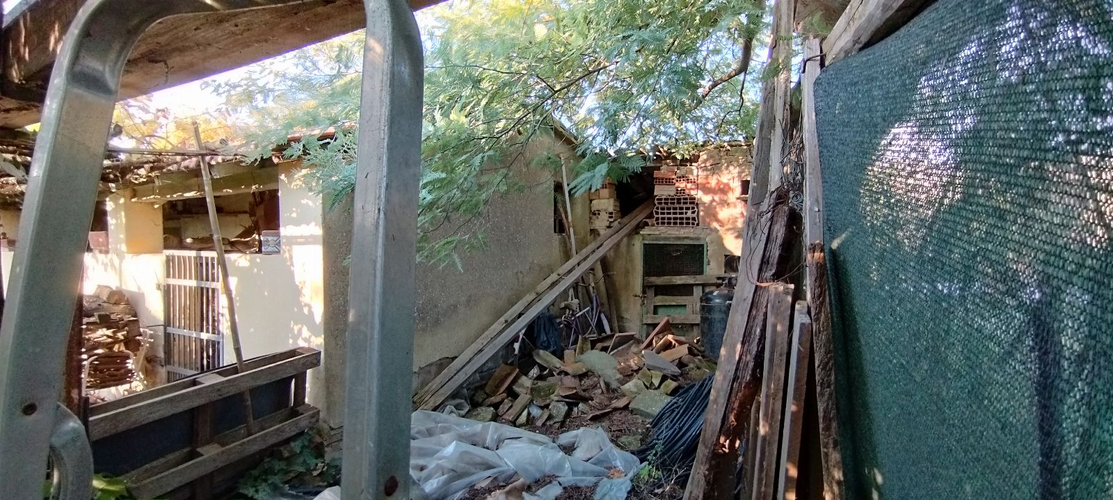 Abitazione con annessi e terreno a Cortona (AR) - LOTTO 1