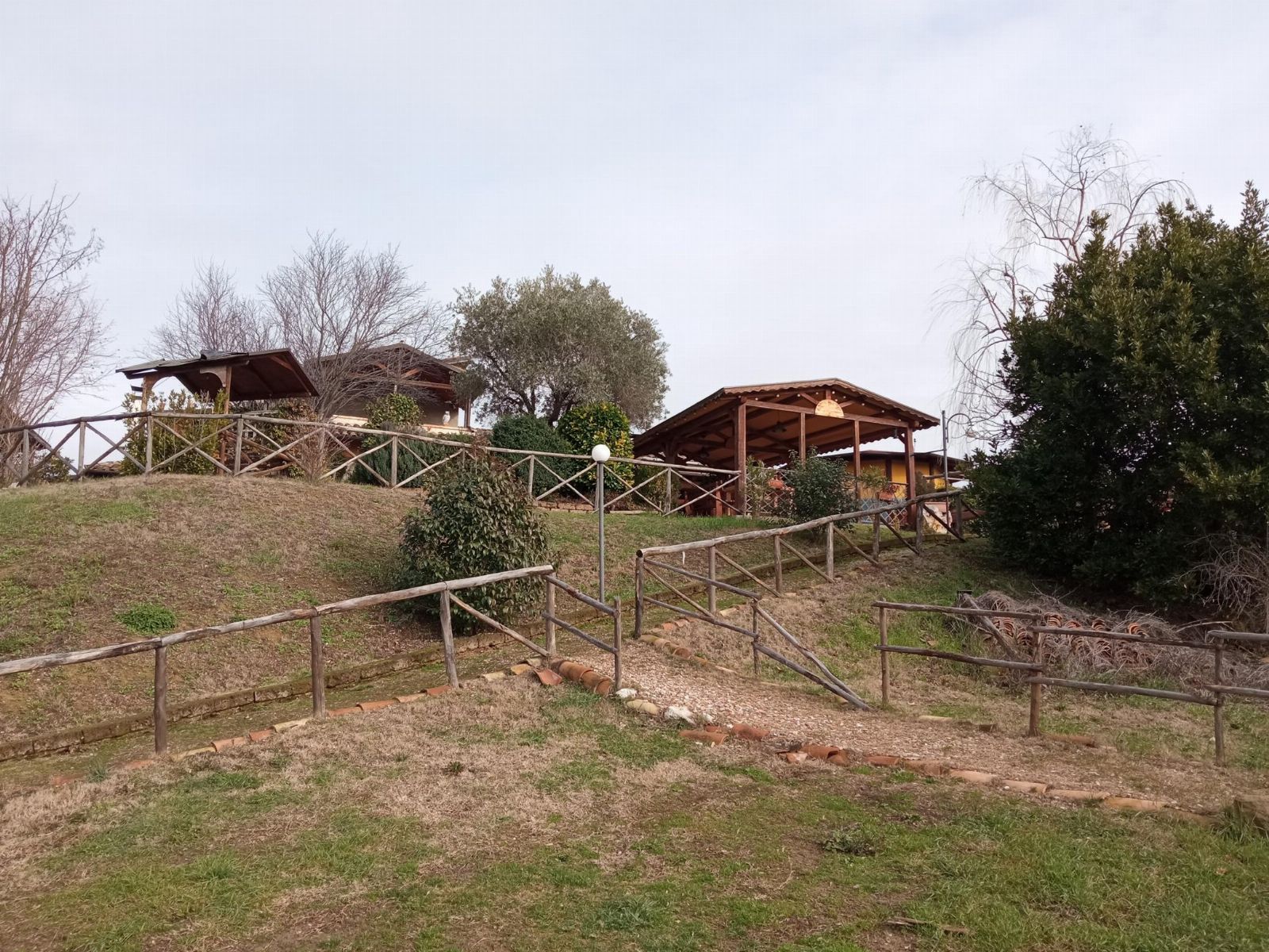 Strutura destinada a agriturismo a Torricela Sicura (TE)