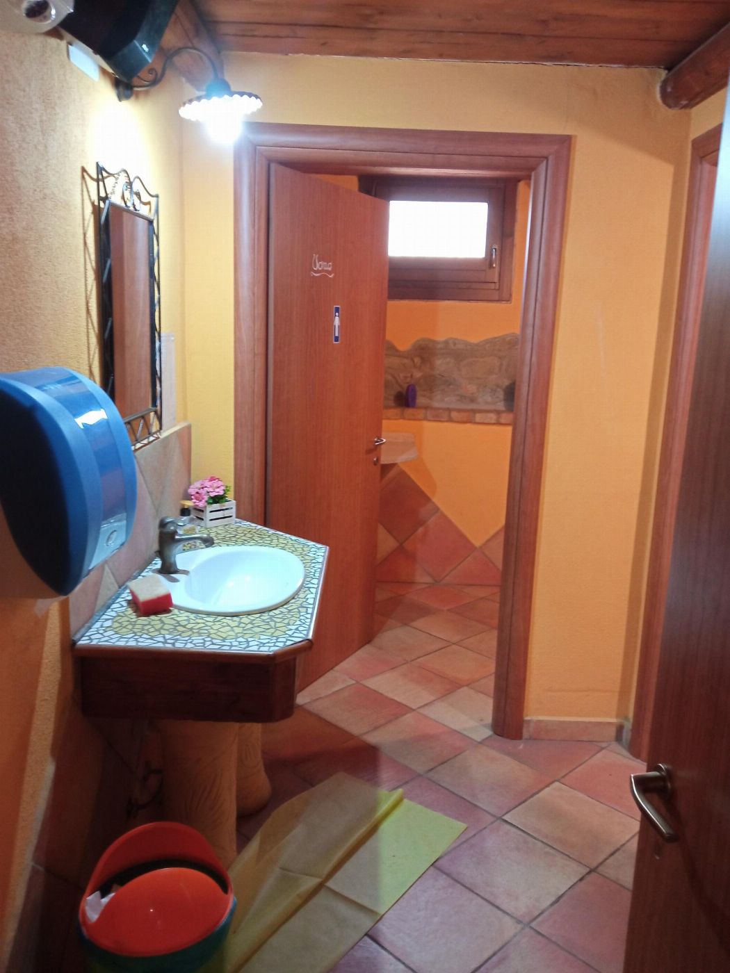Strutura destinada a agriturismo a Torricela Sicura (TE)