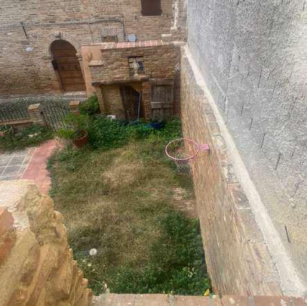 asta Palazzo Stabile a Montottone FM 00008 asta Palazzo Stabile a Montottone FM 00008