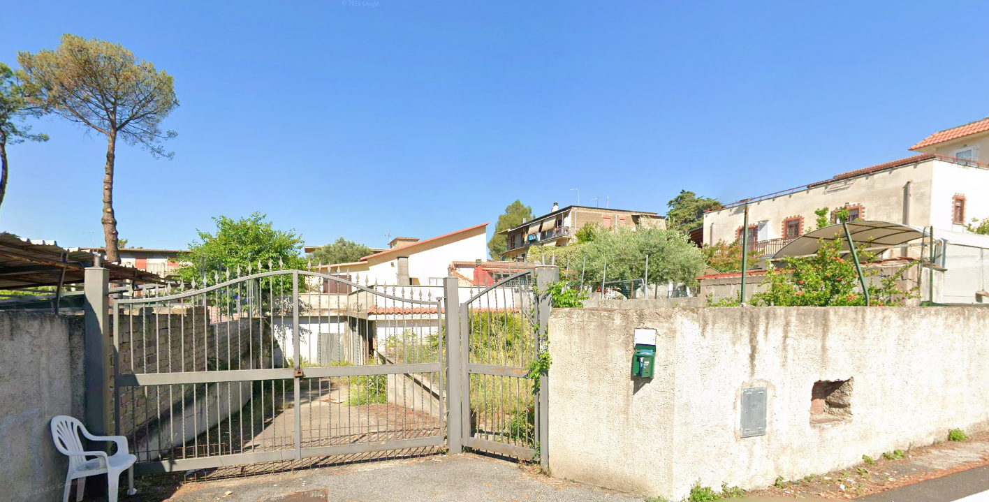 Appartamento con corte e garage a Roma (RM)
