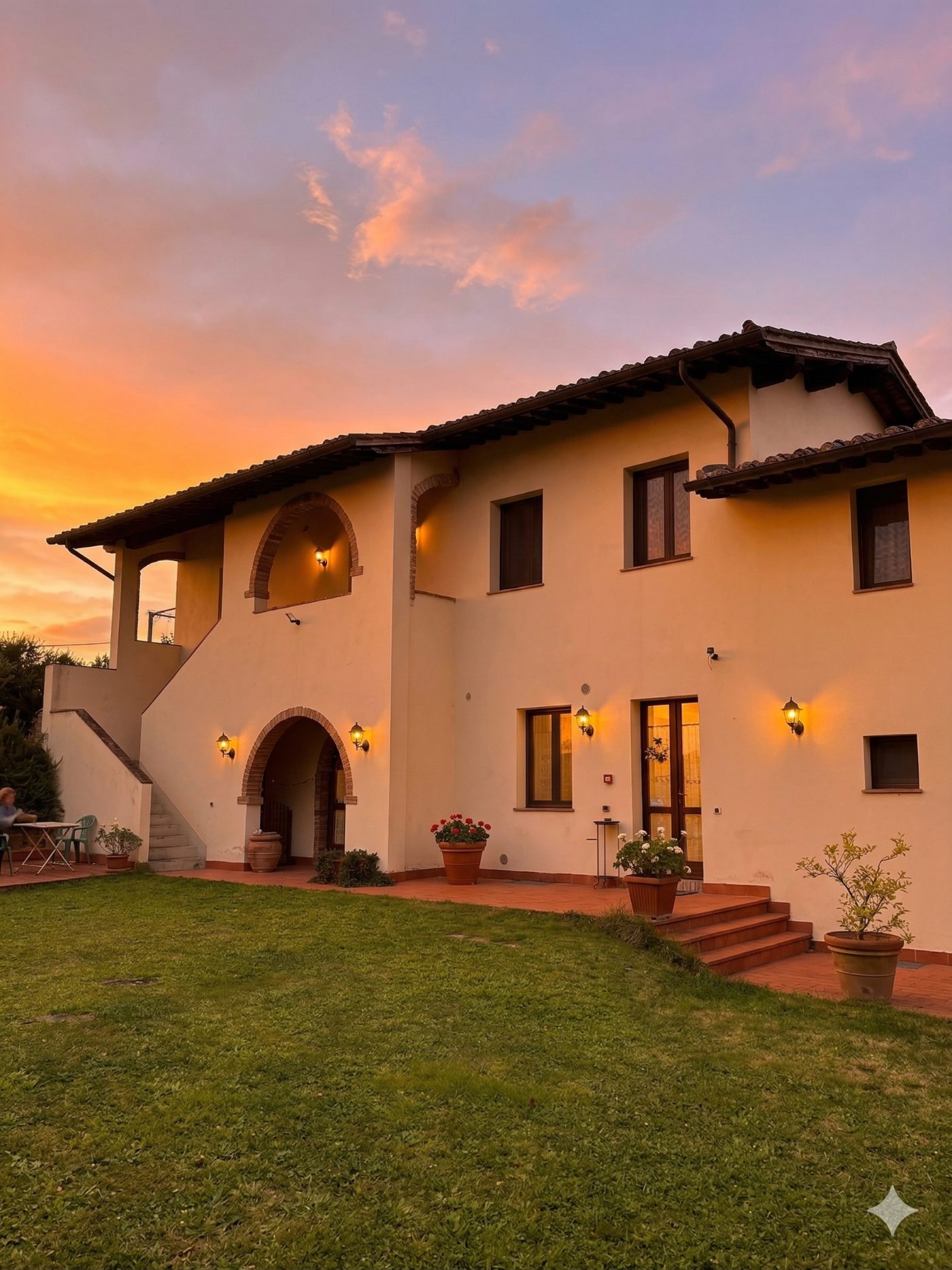 Country House sulle Colline Toscane al tramonto